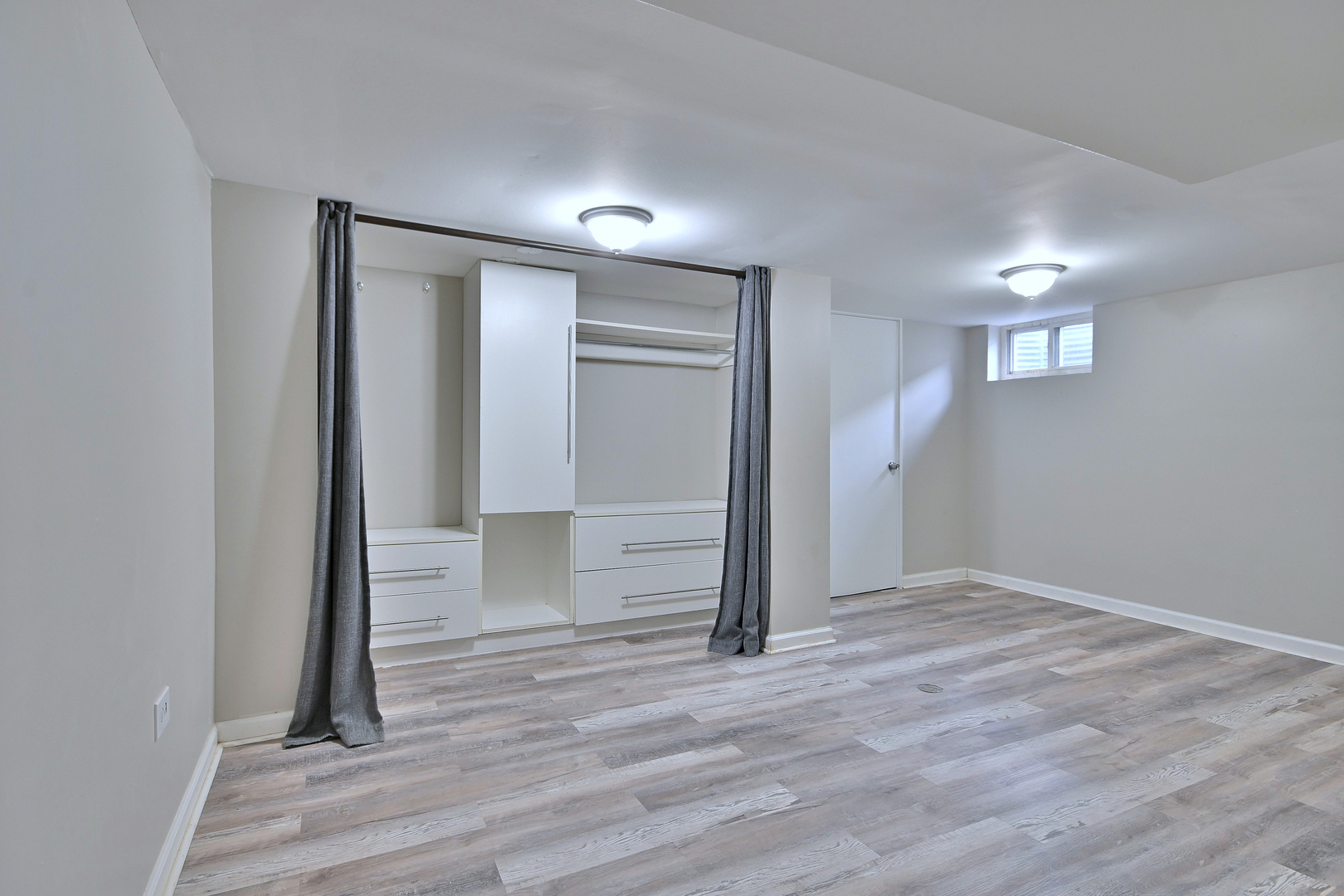 511 West Byron Avenue Addison, IL 60101 - Photo 20 of 31 wooden floor in an empty room