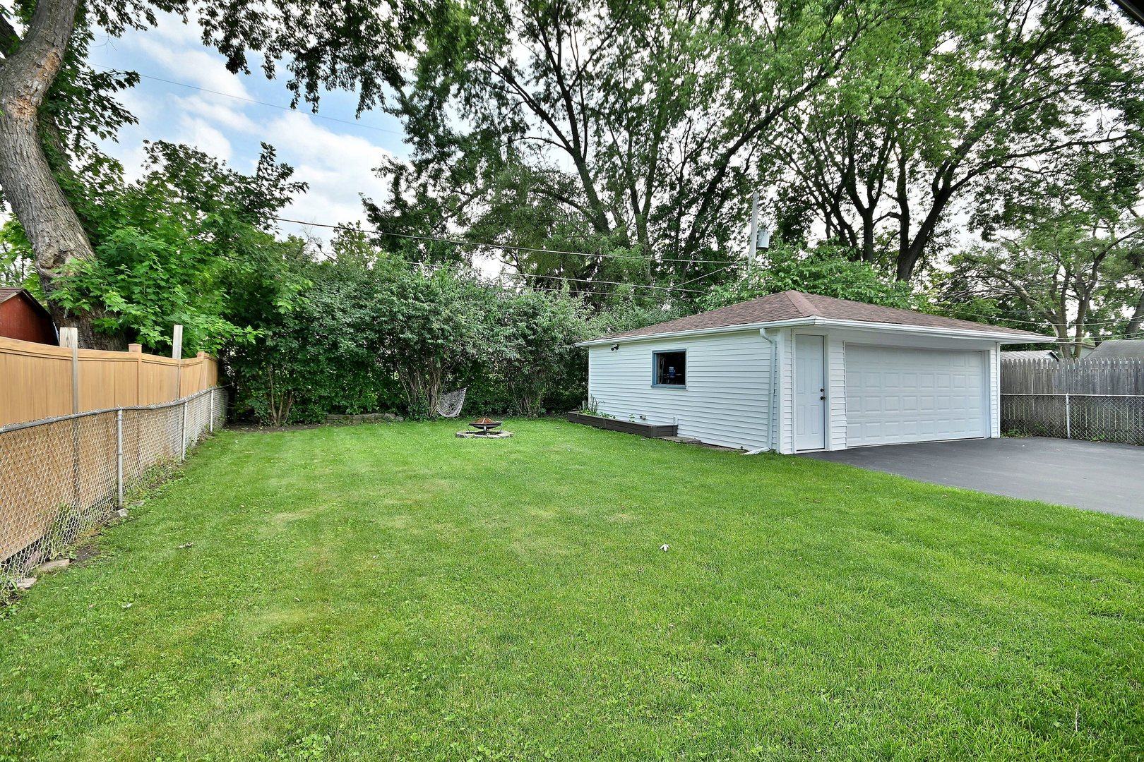 511 West Byron Avenue Addison, IL 60101 - Photo 30 of 31 a view of a backyard with a garden