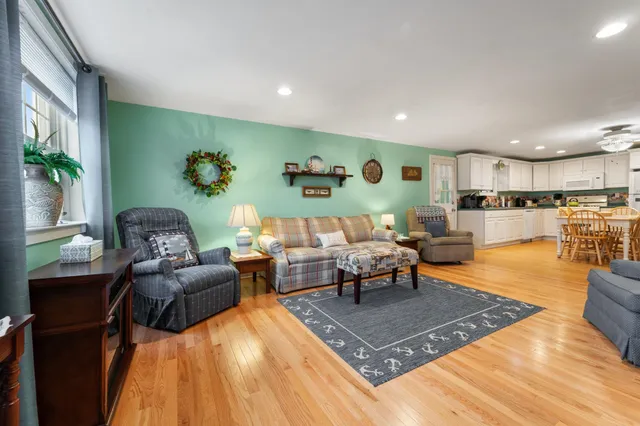 $3,000 | 96 Concord Street, Seabrook, NH 03874