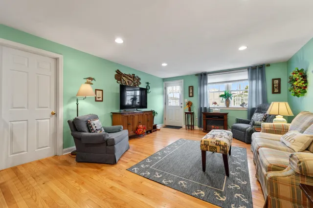 $3,000 | 96 Concord Street, Seabrook, NH 03874