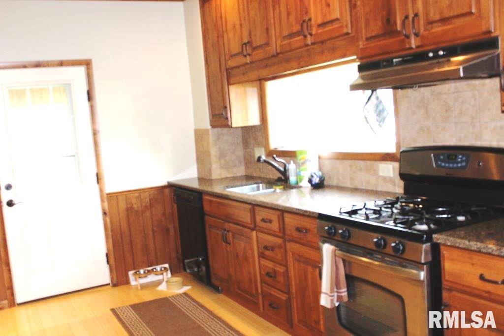 2730 Middle Road Davenport, IA 52803 - Photo 7 of 18 Gallery Image 7