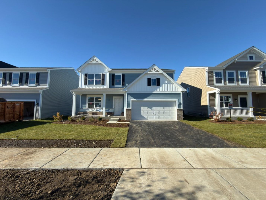 528 Endicott Road South Elgin, IL 60177 - Photo 2 of 34 a front view of a house with a yard and garage