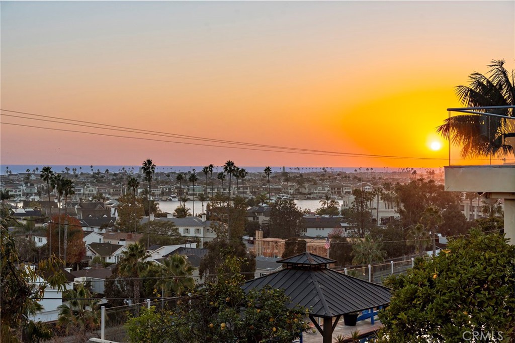 521 Kings Road Newport Beach, CA 92663 - Photo 13 of 48 a view of a city