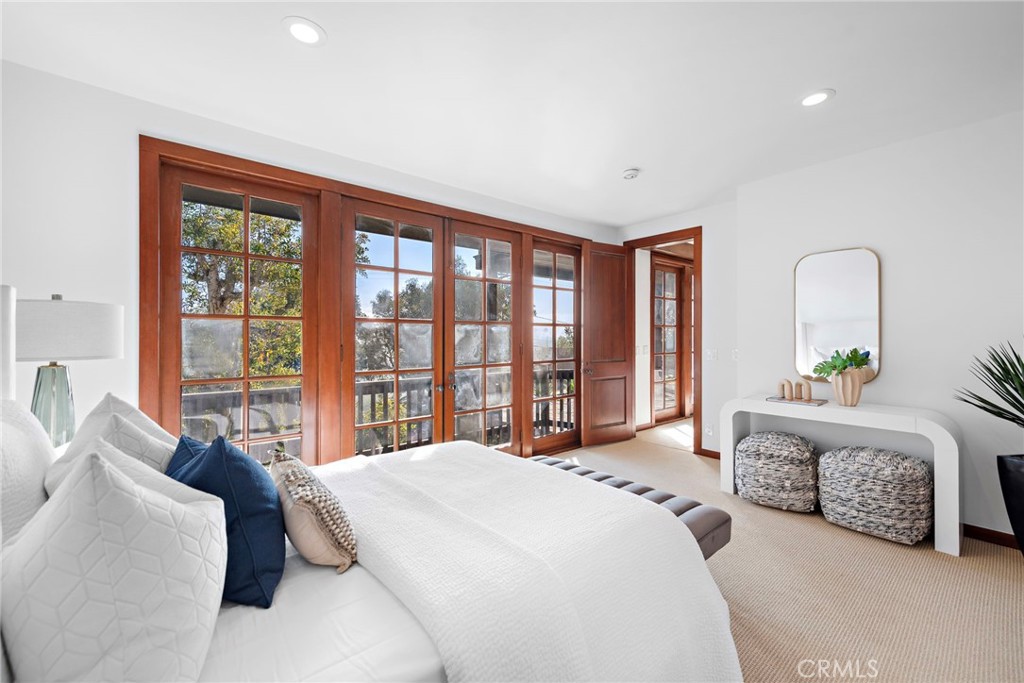 521 Kings Road Newport Beach, CA 92663 - Photo 33 of 48 a spacious bedroom with a bed and a large window
