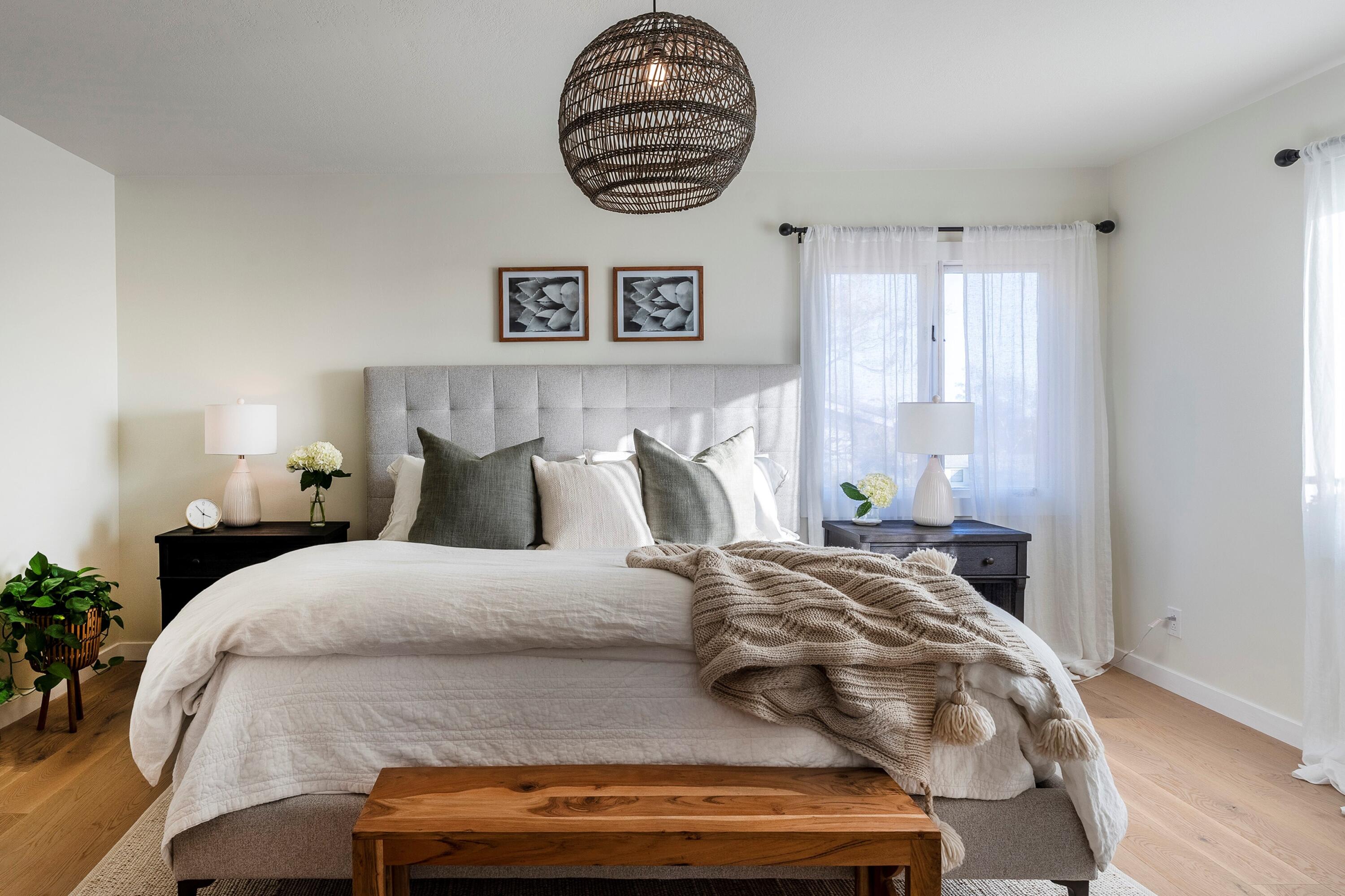 435 Fellowship Road Santa Barbara, CA 93109 - Photo 15 of 38 a bedroom with a bed and a lamp on dresser