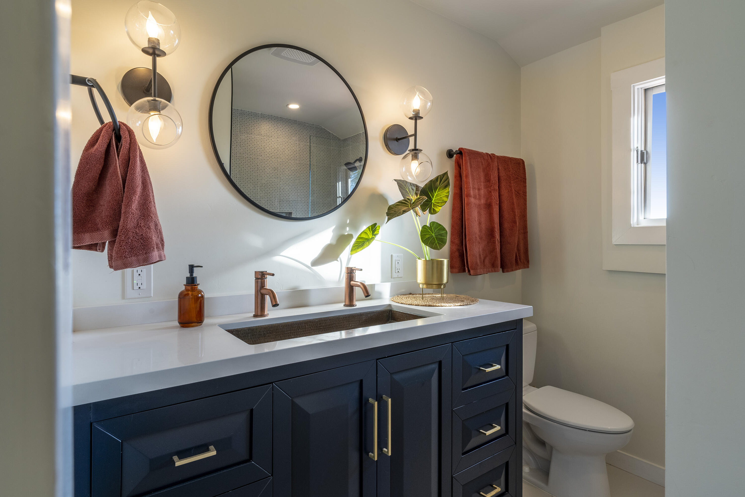 435 Fellowship Road Santa Barbara, CA 93109 - Photo 22 of 38 a bathroom with a sink and a mirror