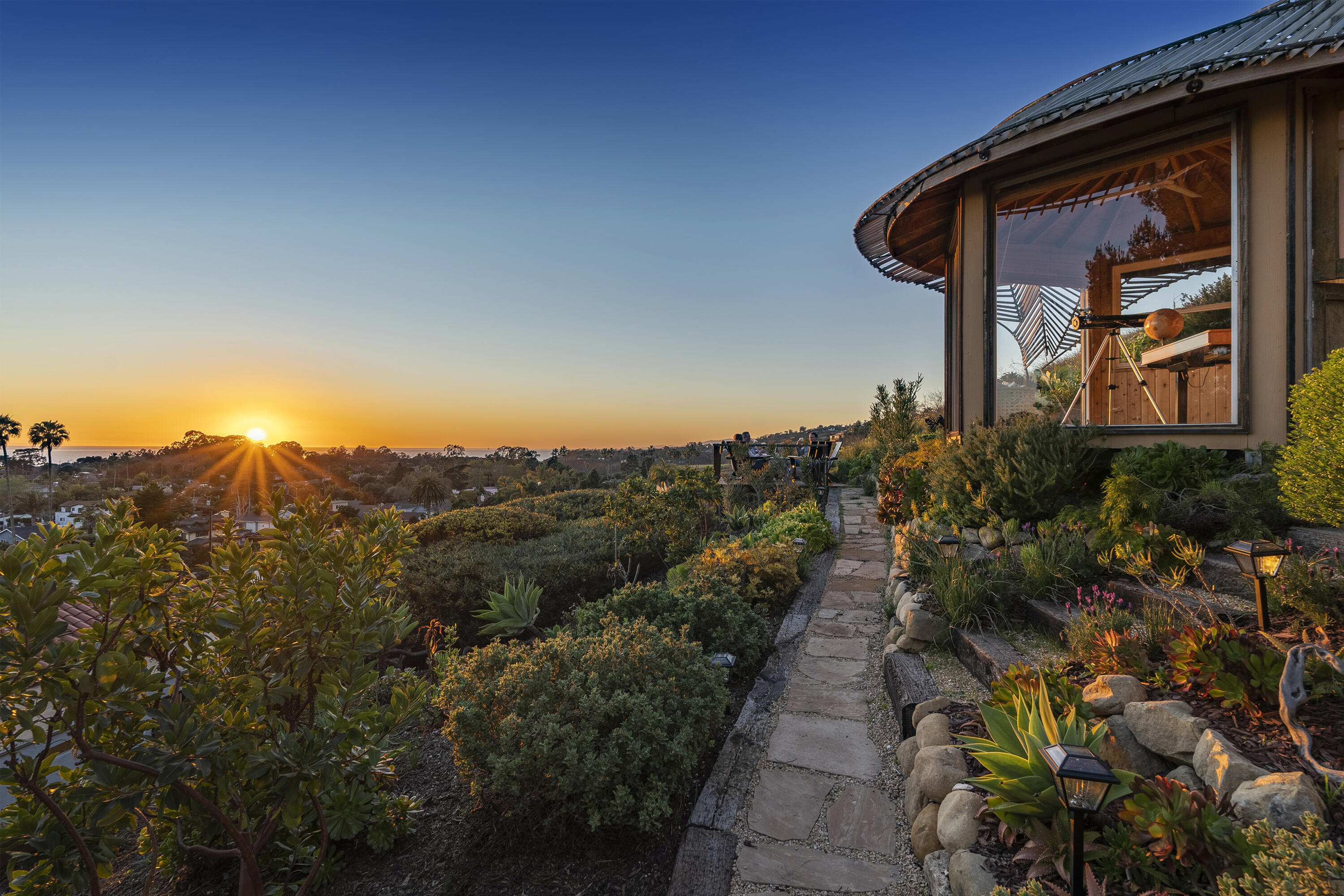 435 Fellowship Road Santa Barbara, CA 93109 - Photo 25 of 38 a view of a pathway with a backyard