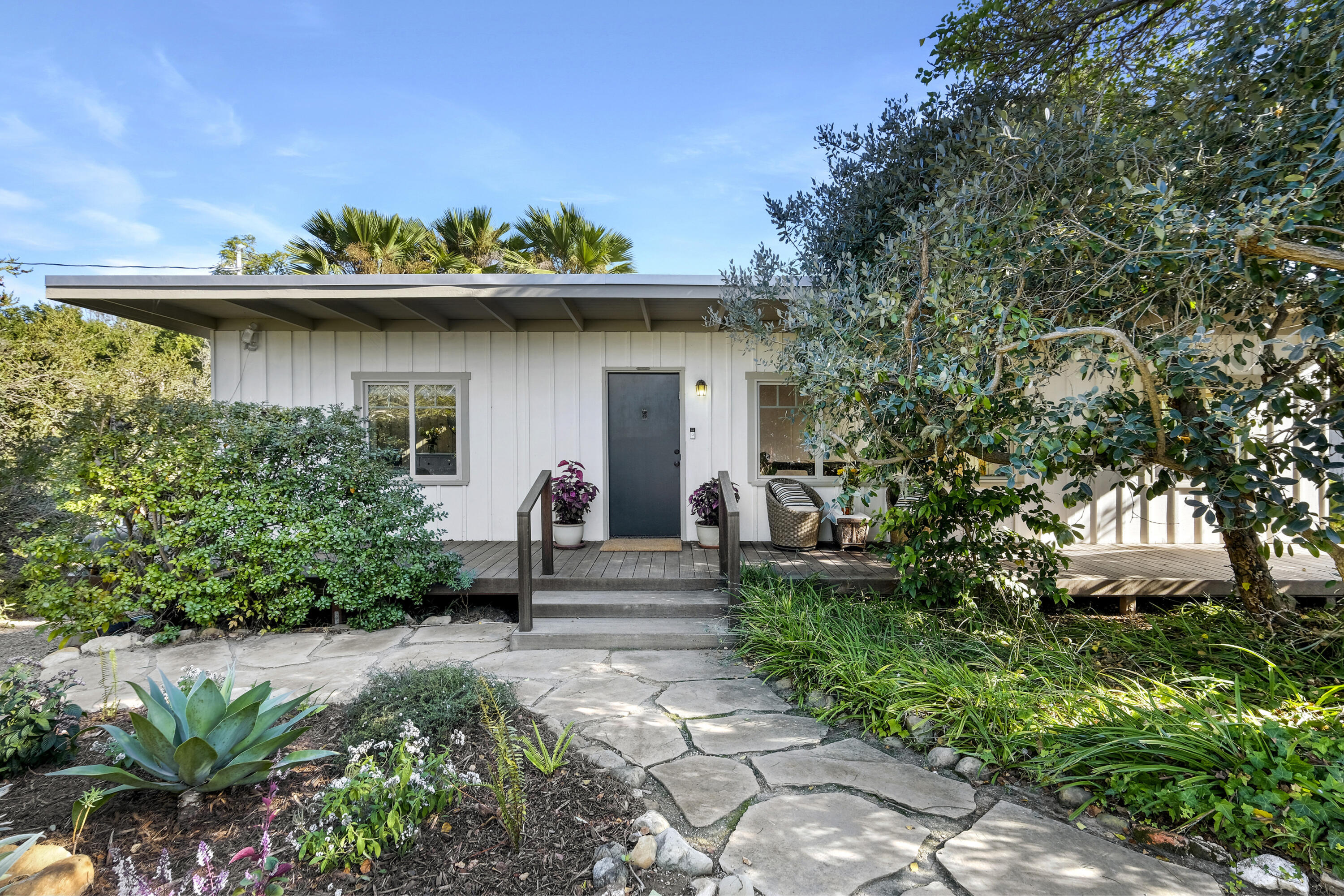880 Veronica Springs Road Santa Barbara, CA 93105 - Photo 3 of 47 1 Acre home by Beach