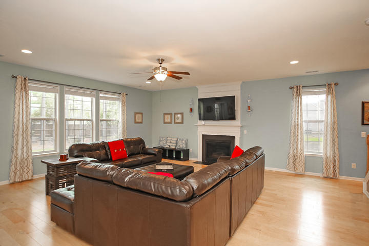 118 Hickory Ridge Way Summerville, SC 29483 - Photo 10 of 38 Family room
