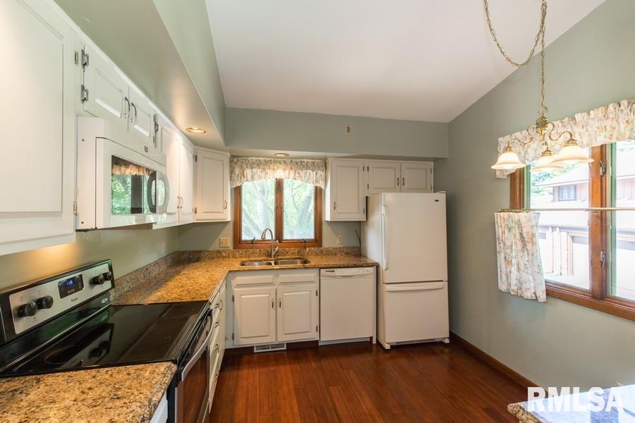 4828 6th Ave Drive Moline, IL 61265 - Photo 11 of 24