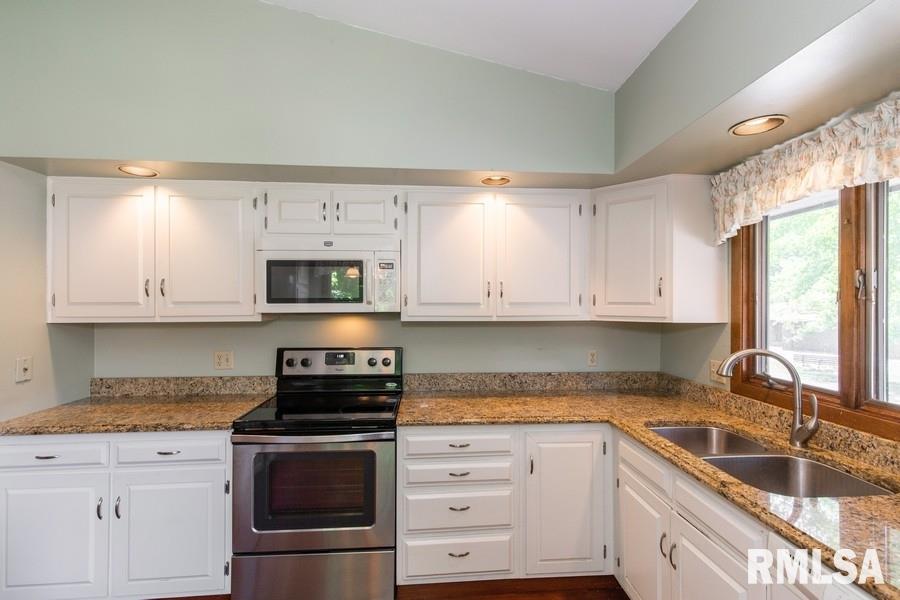 4828 6th Ave Drive Moline, IL 61265 - Photo 12 of 24