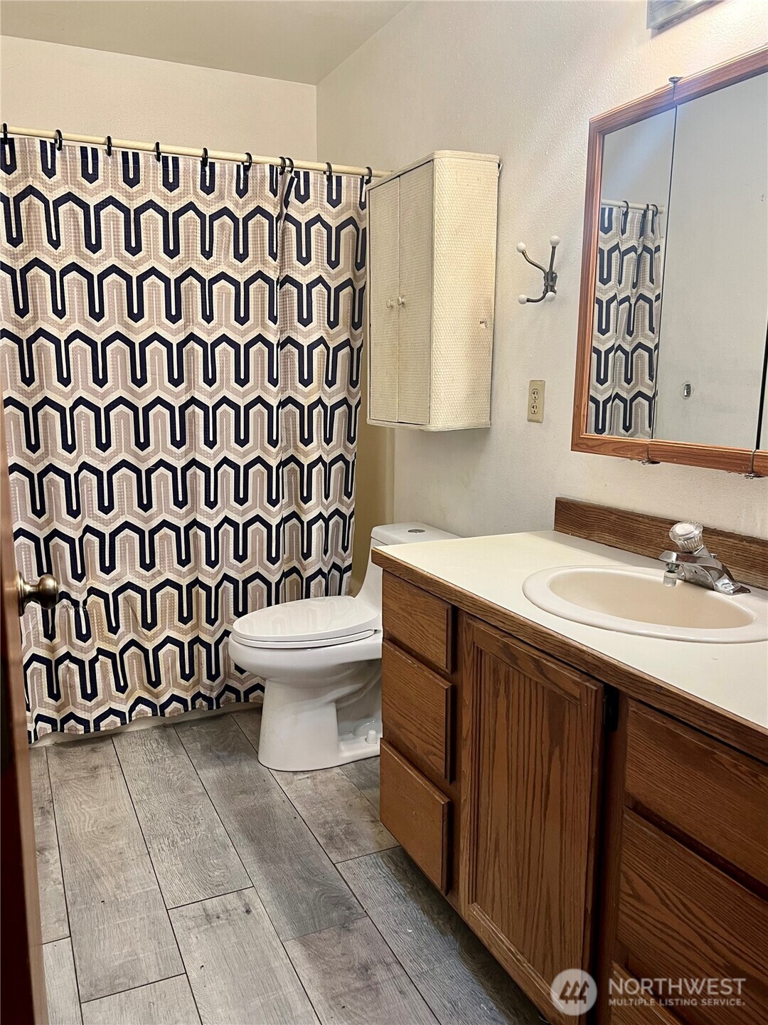 111 Lower Tower Street Riverside, WA 98849 - Photo 24 of 40 a bathroom with a sink and a mirror