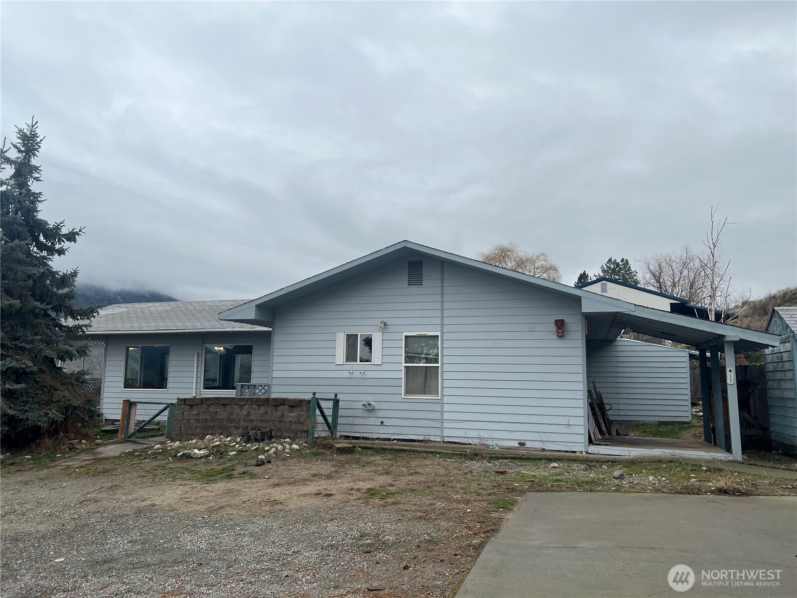 111 Lower Tower Street Riverside, WA 98849 - Photo 35 of 40 a yard that is sitting in front of a house