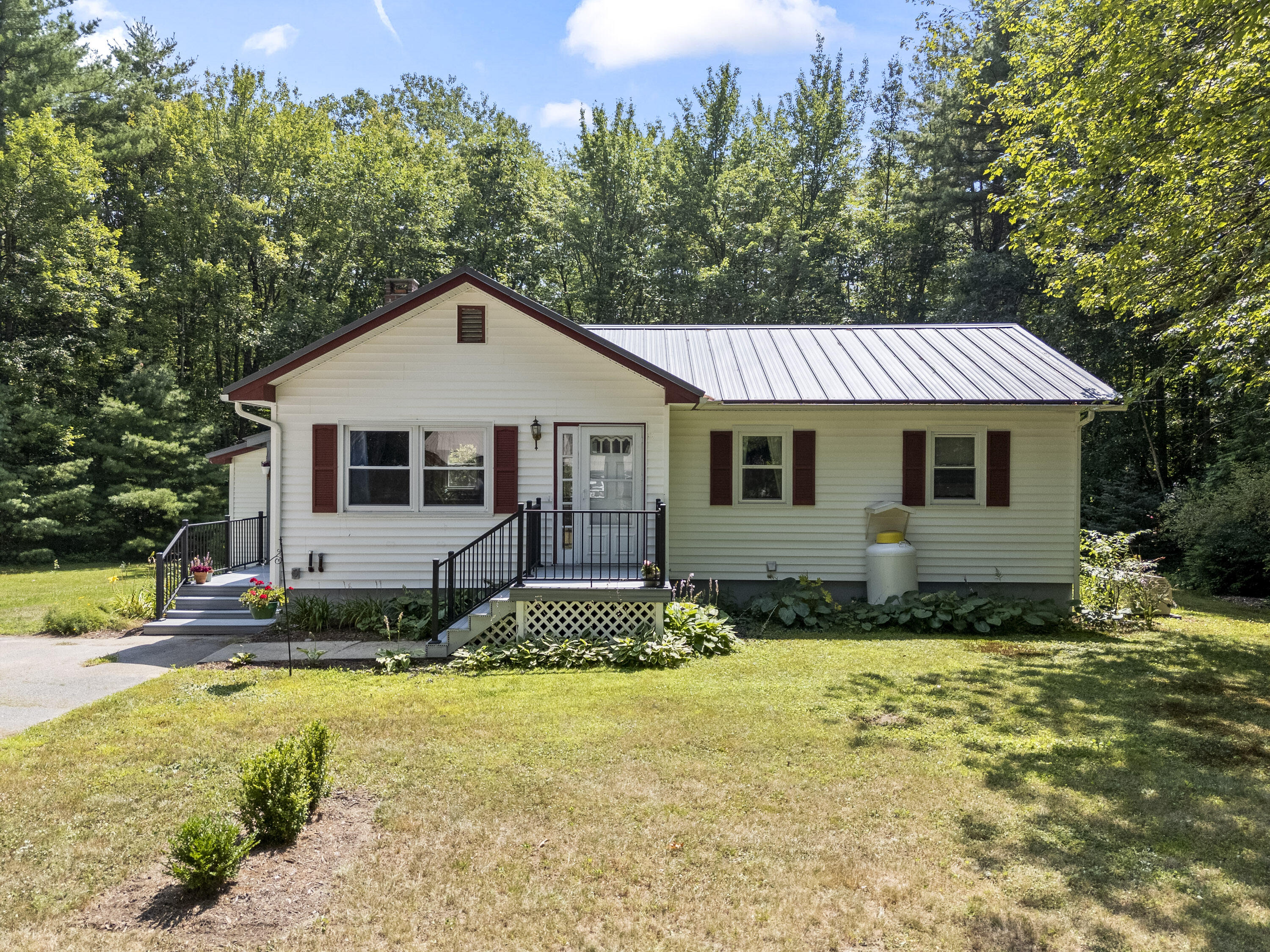 35 Farrington Road Gorham, ME 04038 - Photo 1 of 61 photos_high_resolution_35_Farrington_Rd_