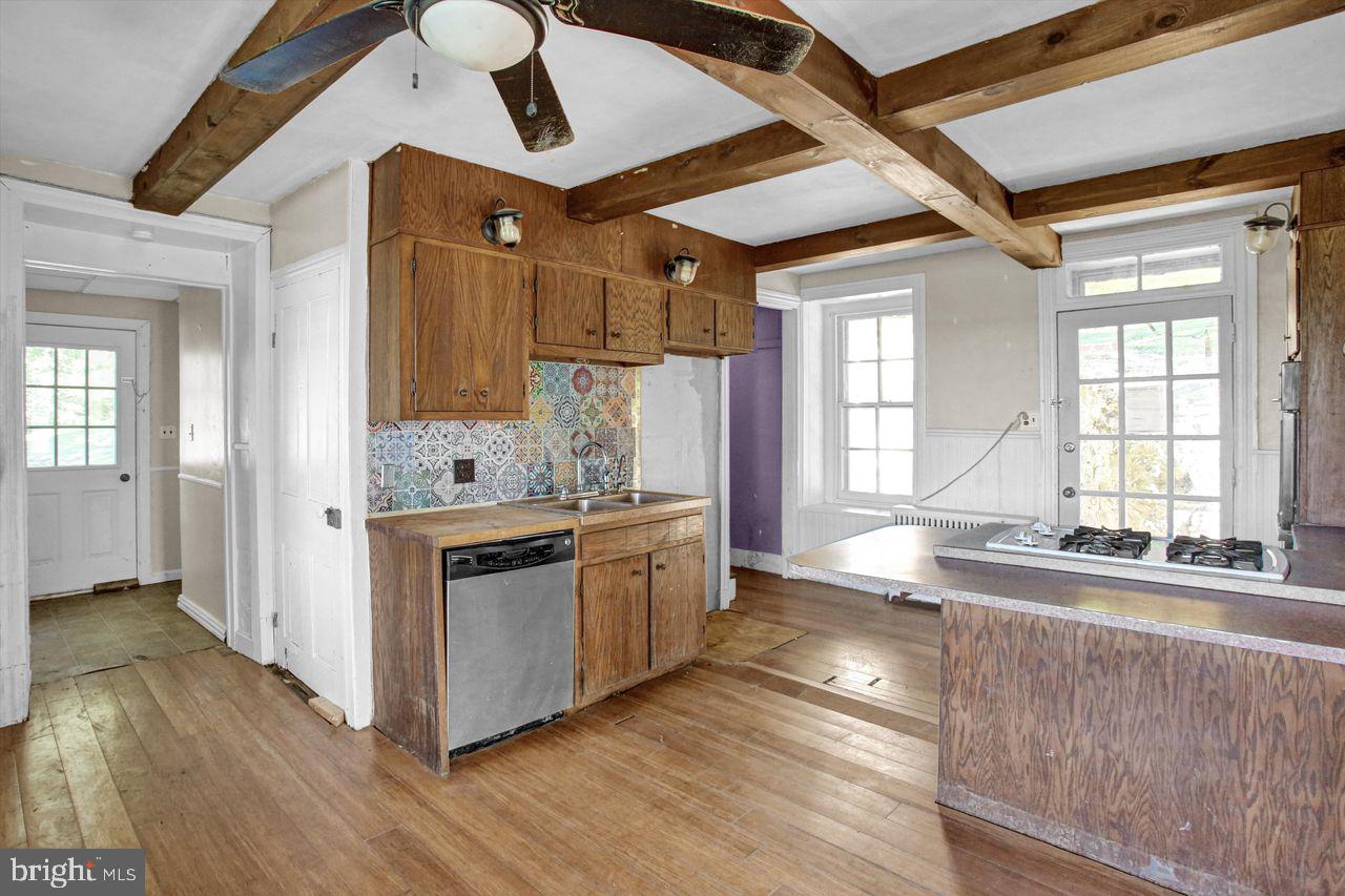 153 Fry Road Fleetwood, PA 19522 - Photo 7 of 36 Gallery Image 7