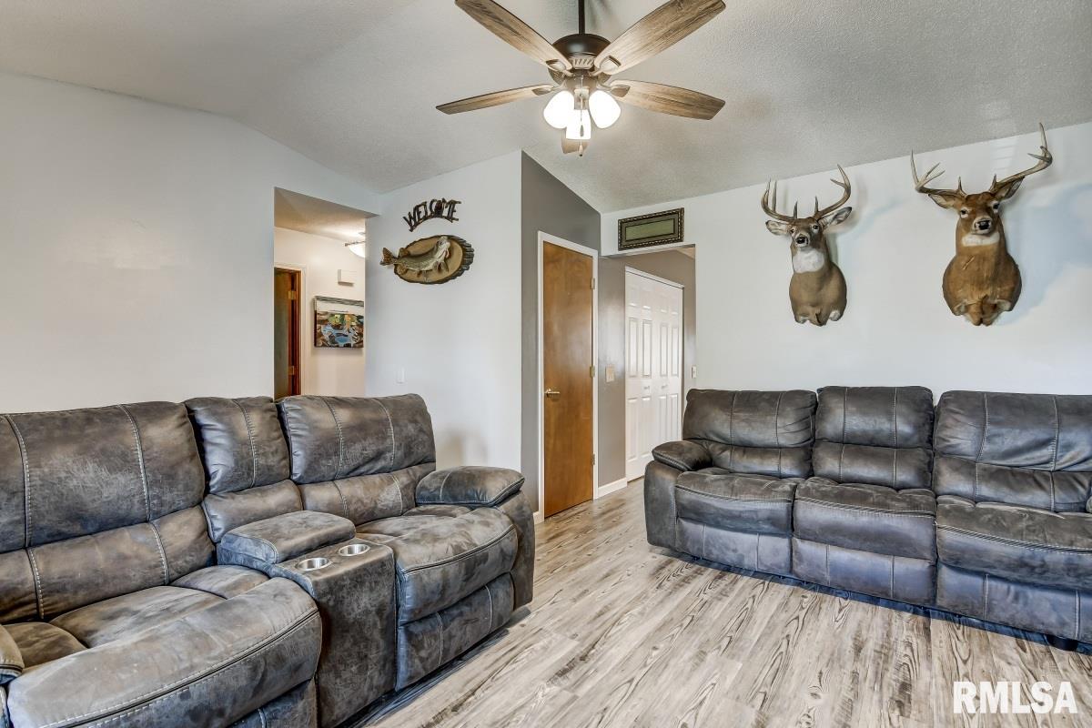128 Augustus Lane Springfield, IL 62703 - Photo 3 of 18 Gallery Image 3