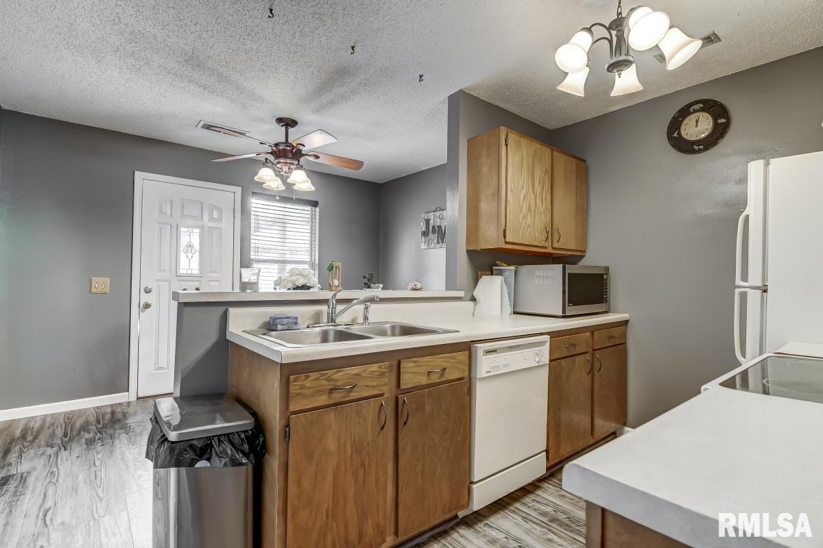 128 Augustus Lane Springfield, IL 62703 - Photo 5 of 18 Gallery Image 5