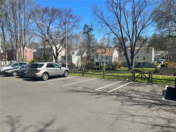 $2,400 | 7 Dale Street, Unit 1L, Stamford, CT 06902