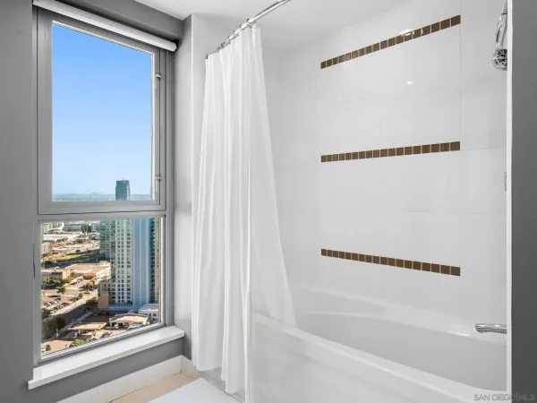 $4,995 | 1441 Ninth Avenue, Unit 2401, San Diego, CA 92101