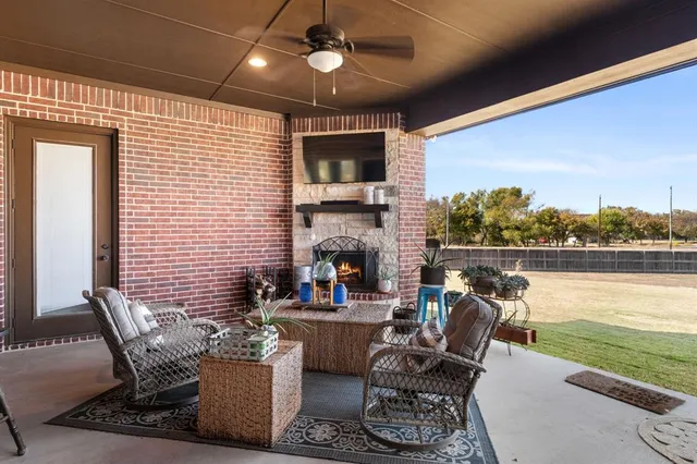 a view of a house with a outdoor space
