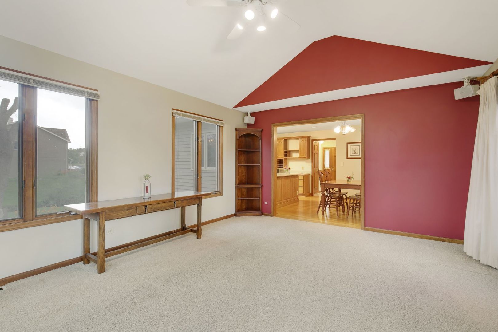 152 Wilcox Drive Bartlett, IL 60103 - Photo 20 of 51 an empty room with windows