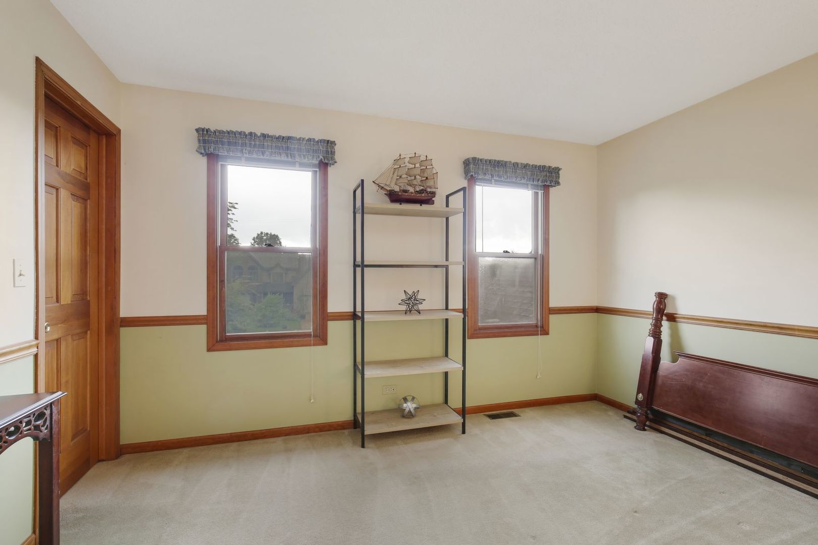 152 Wilcox Drive Bartlett, IL 60103 - Photo 30 of 51 an empty room with window