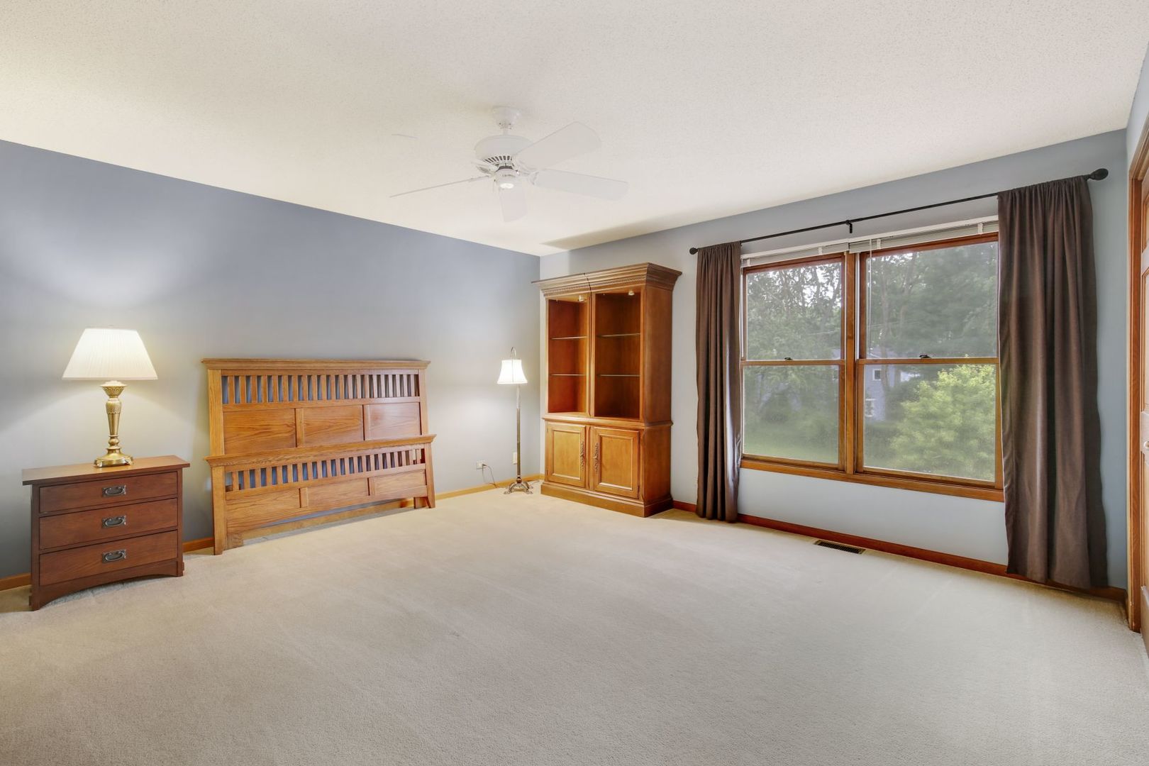 152 Wilcox Drive Bartlett, IL 60103 - Photo 32 of 51 a big room with windows and a bed