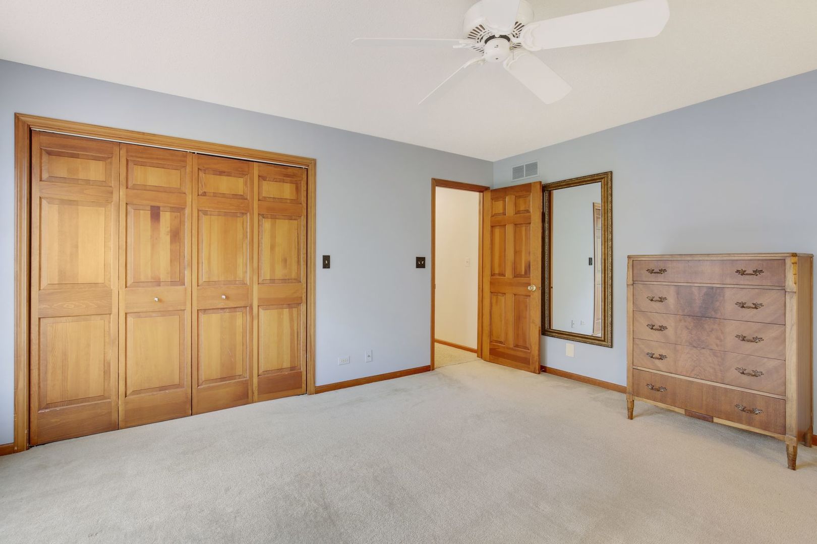 152 Wilcox Drive Bartlett, IL 60103 - Photo 33 of 51 an empty room with windows and closet