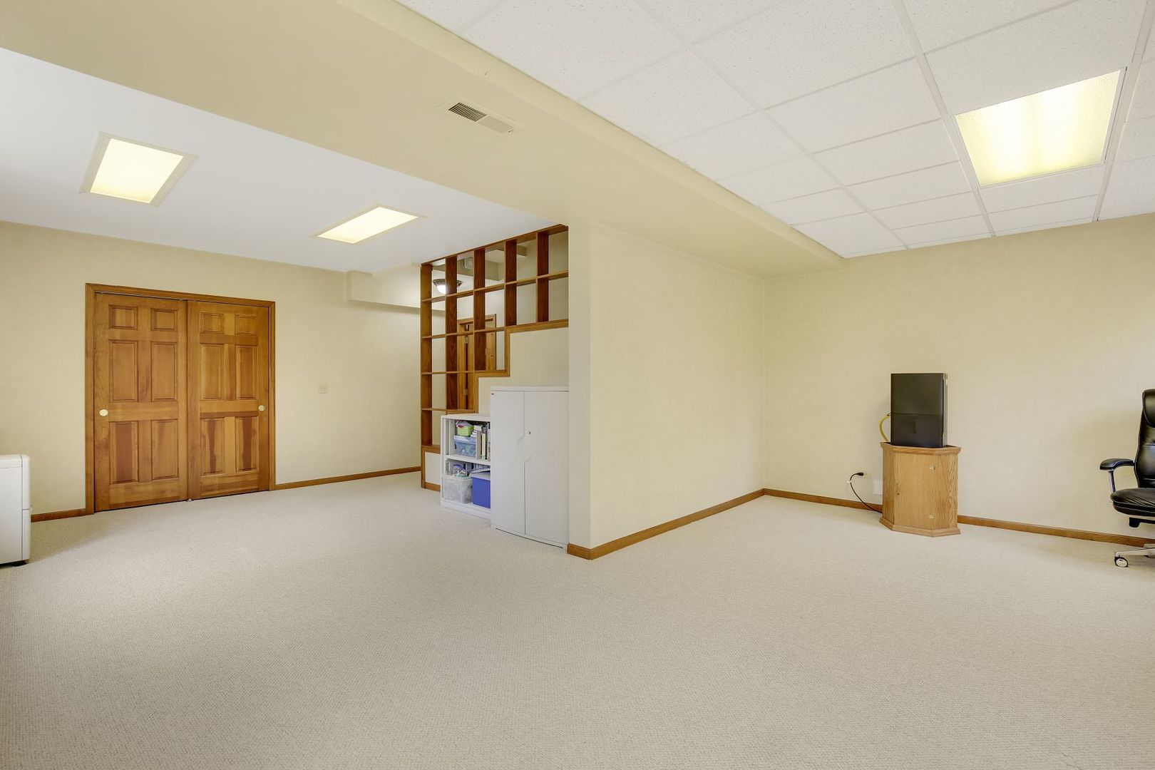 152 Wilcox Drive Bartlett, IL 60103 - Photo 37 of 51 a view of an empty room with closet