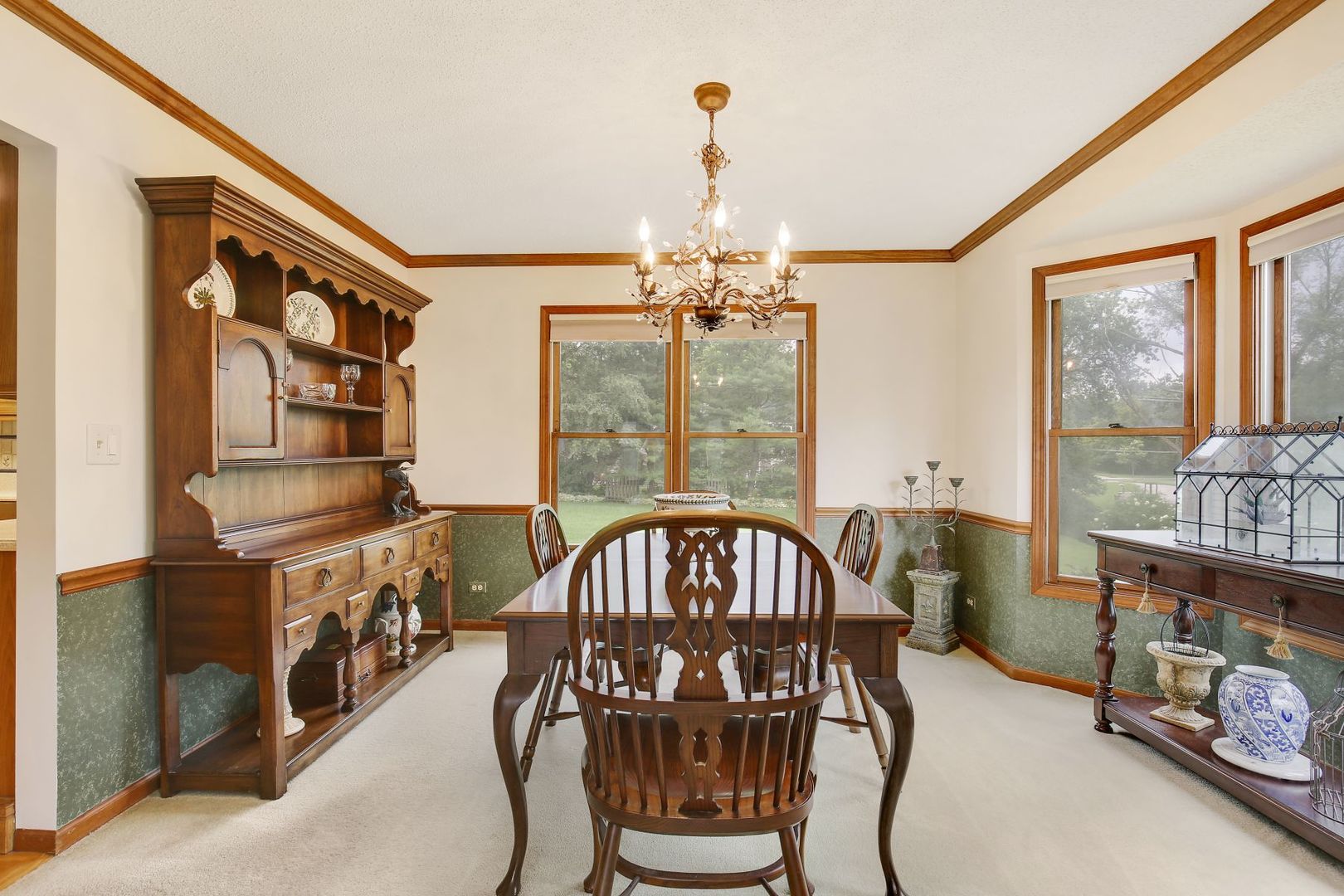 152 Wilcox Drive Bartlett, IL 60103 - Photo 9 of 51 a view of a livingroom with furniture