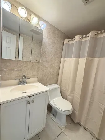 $2,300 | 820 Salzedo Street, Unit 202, Coral Gables, FL 33134