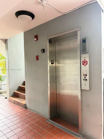 $2,300 | 820 Salzedo Street, Unit 202, Coral Gables, FL 33134