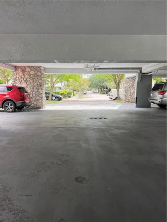 $2,300 | 820 Salzedo Street, Unit 202, Coral Gables, FL 33134