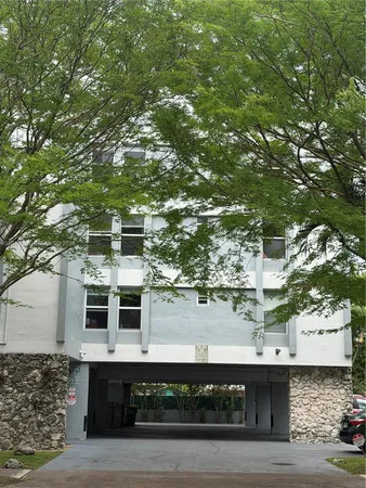 $2,300 | 820 Salzedo Street, Unit 202, Coral Gables, FL 33134