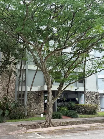 $2,300 | 820 Salzedo Street, Unit 202, Coral Gables, FL 33134