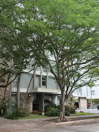 $2,300 | 820 Salzedo Street, Unit 202, Coral Gables, FL 33134