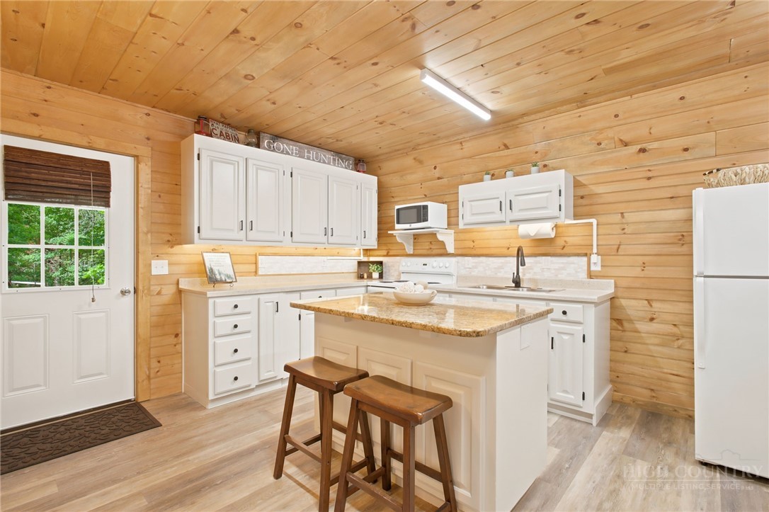 4180 3 Top Road Todd, NC 28684 - Photo 11 of 47