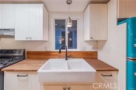 a view of a kitchen counter space