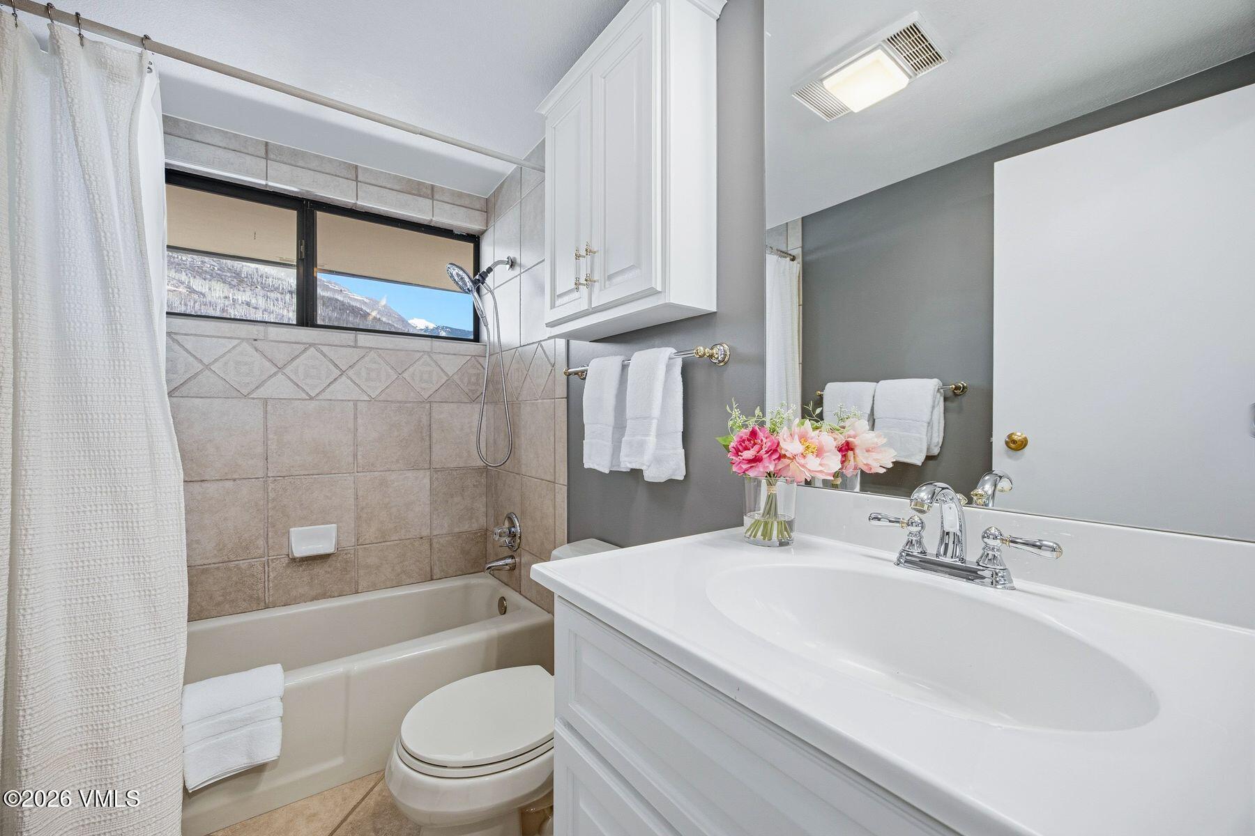 1650 Fall Ridge Road, Unit 412 Vail, CO 81657 - Photo 16 of 25 Bathroom 3