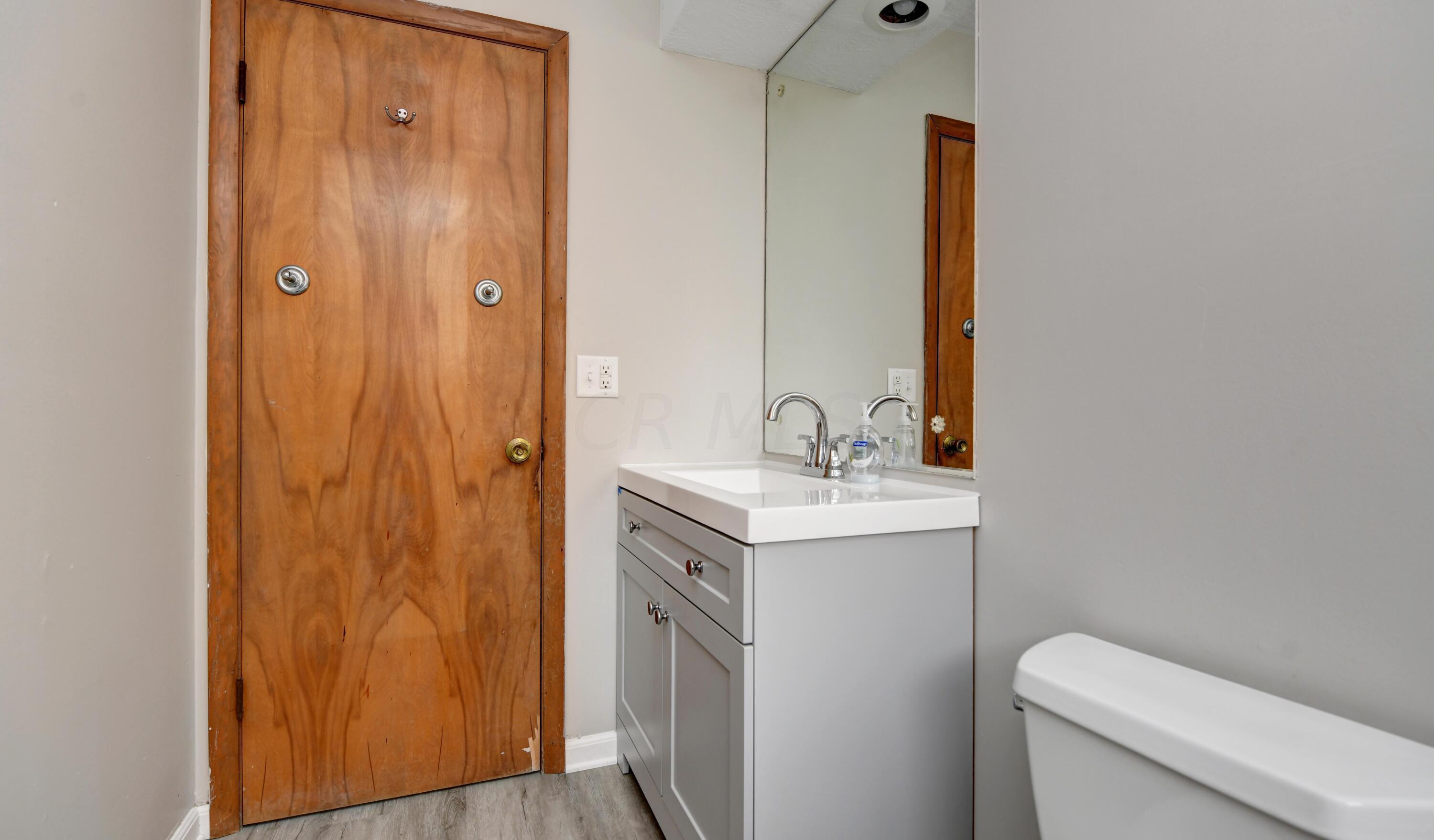 3715 Arnelle Road Columbus, OH 43228 - Photo 15 of 24 Bath (2)