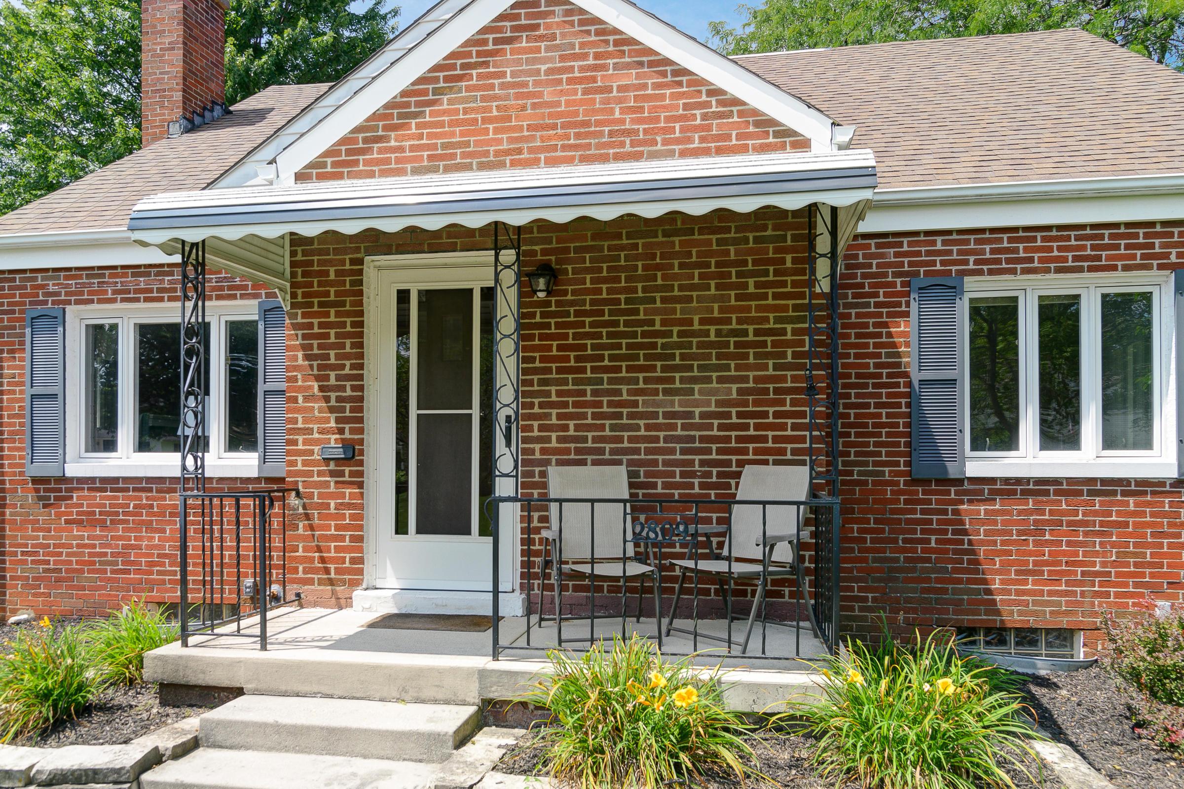 2809 Welsford Road Columbus, OH 43221 - Photo 2 of 32