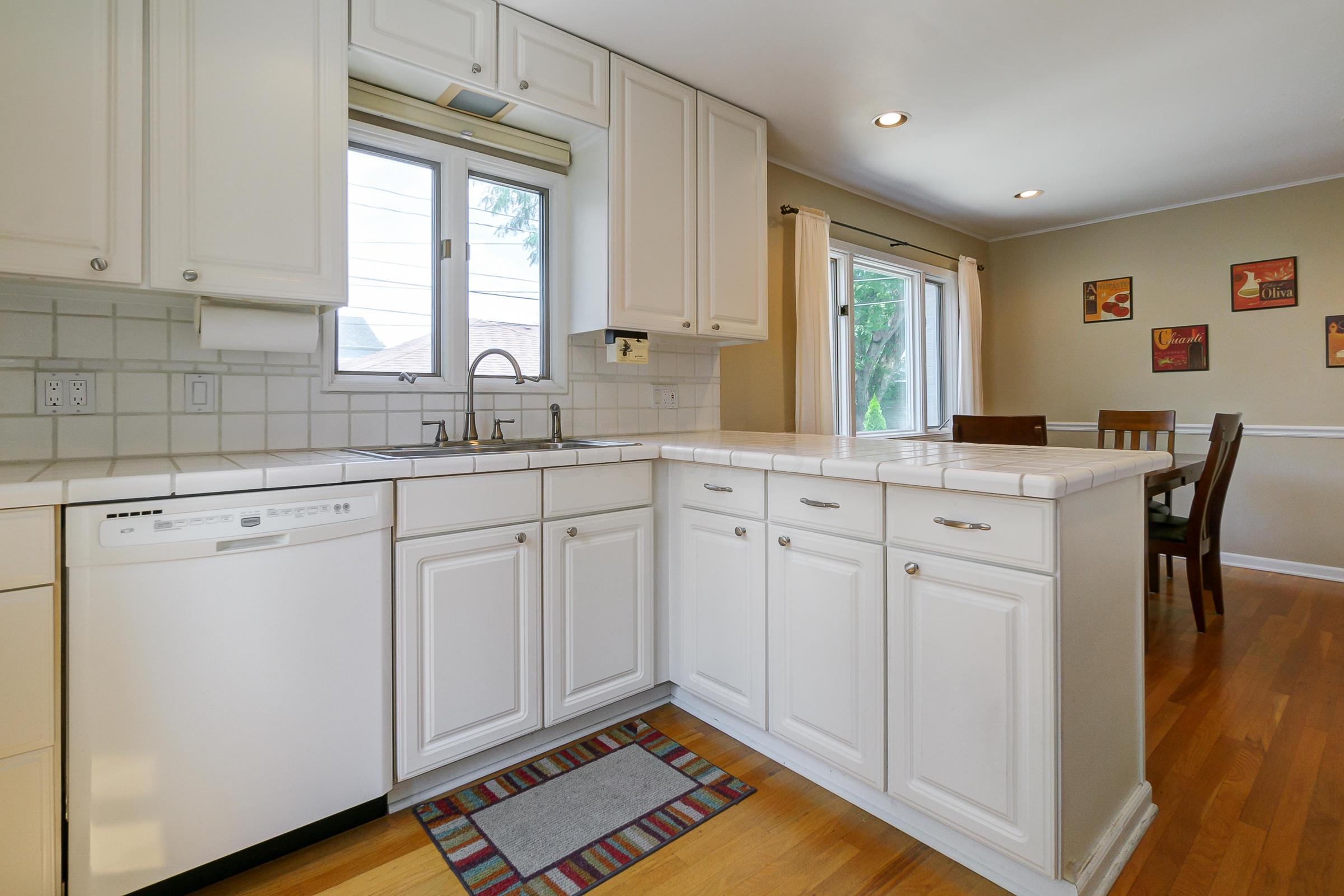2809 Welsford Road Columbus, OH 43221 - Photo 9 of 32