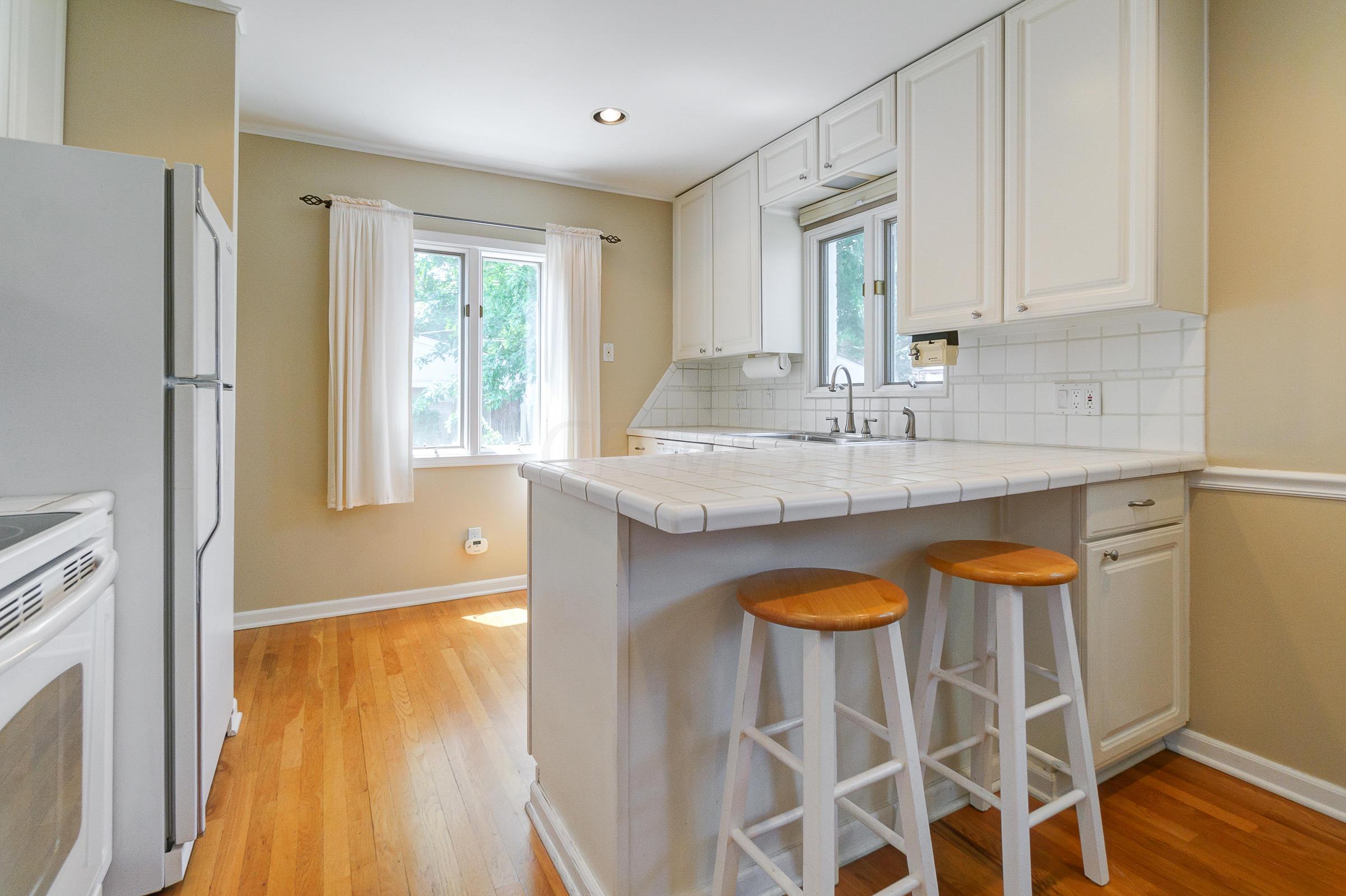 2809 Welsford Road Columbus, OH 43221 - Photo 10 of 32
