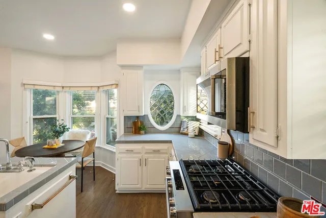 $1,895,000 | 2622 2nd Street, Unit 2, Santa Monica, CA 90405