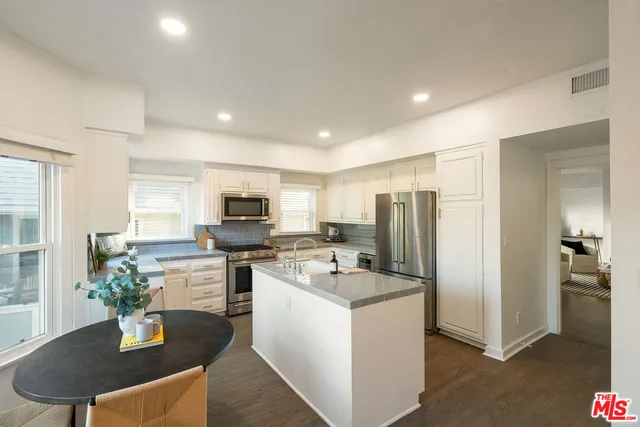 $1,895,000 | 2622 2nd Street, Unit 2, Santa Monica, CA 90405