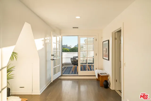 $1,895,000 | 2622 2nd Street, Unit 2, Santa Monica, CA 90405