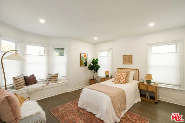 $1,895,000 | 2622 2nd Street, Unit 2, Santa Monica, CA 90405