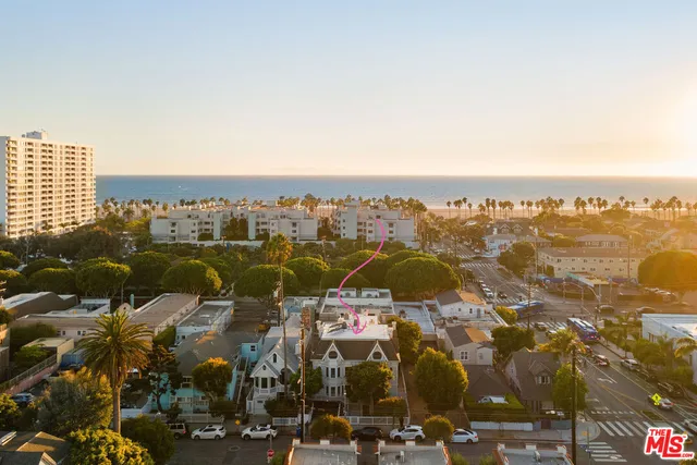 $1,895,000 | 2622 2nd Street, Unit 2, Santa Monica, CA 90405