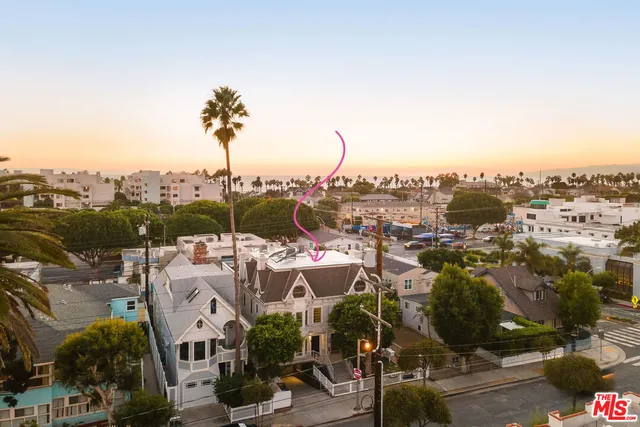 $1,895,000 | 2622 2nd Street, Unit 2, Santa Monica, CA 90405