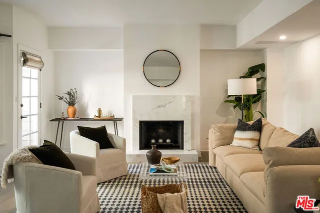 $1,895,000 | 2622 2nd Street, Unit 2, Santa Monica, CA 90405